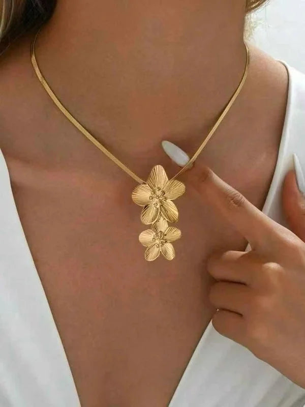 Classical Exaggerated Flower 304 Stainless Steel Pendant Necklace