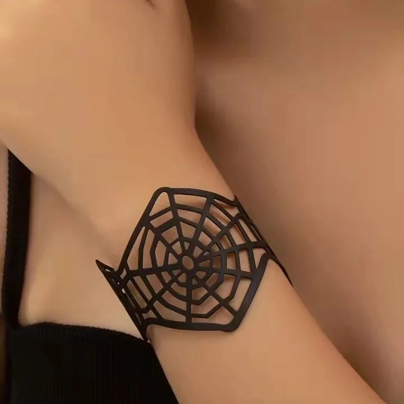 Elegant Gothic Queen Geometric Synthetic Resin Iron Halloween Women's Bangle