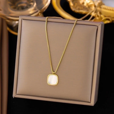304 Stainless Steel 18K Gold Plated Minimalist Plating Inlay U Shape Heart Shape Acrylic Artificial Rhinestones Plastic Pendant Necklace