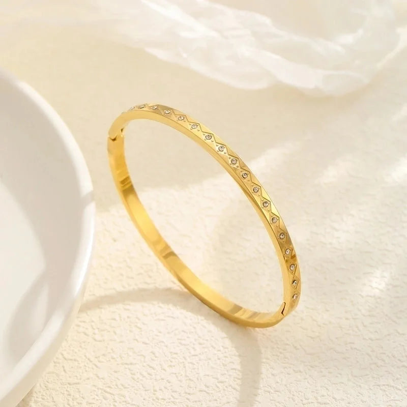 Casual Elegant Geometric Star Titanium Steel 18K Gold Plated Rhinestones Bangle In Bulk