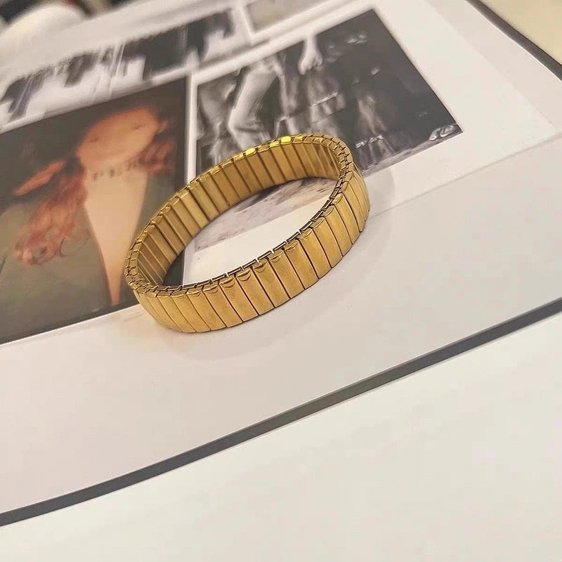 Minimalist Heart Shape Solid Color Titanium Steel Bangle In Bulk