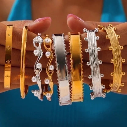 Casual Minimalist Streetwear Round Spray Ball Titanium Steel 18K Gold Plated Artificial Pearls Rhinestones Bangle In Bulk