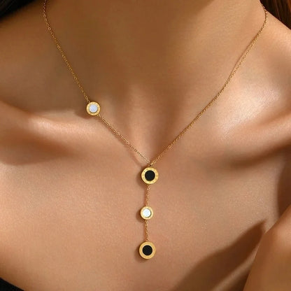 50 Pieces Casual Vacation Minimalist Parthenocissus Grass Round Butterfly 201 Stainless Steel Shell 18K Gold Plated Inlay Pendant Necklace