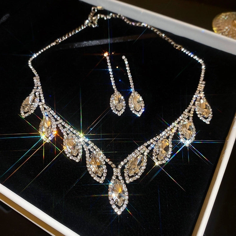 Explosions Zircon Diamond Geometric Necklace Earrings Suit Light Luxury Clavicle Chain High Sense Temperament Jewelry