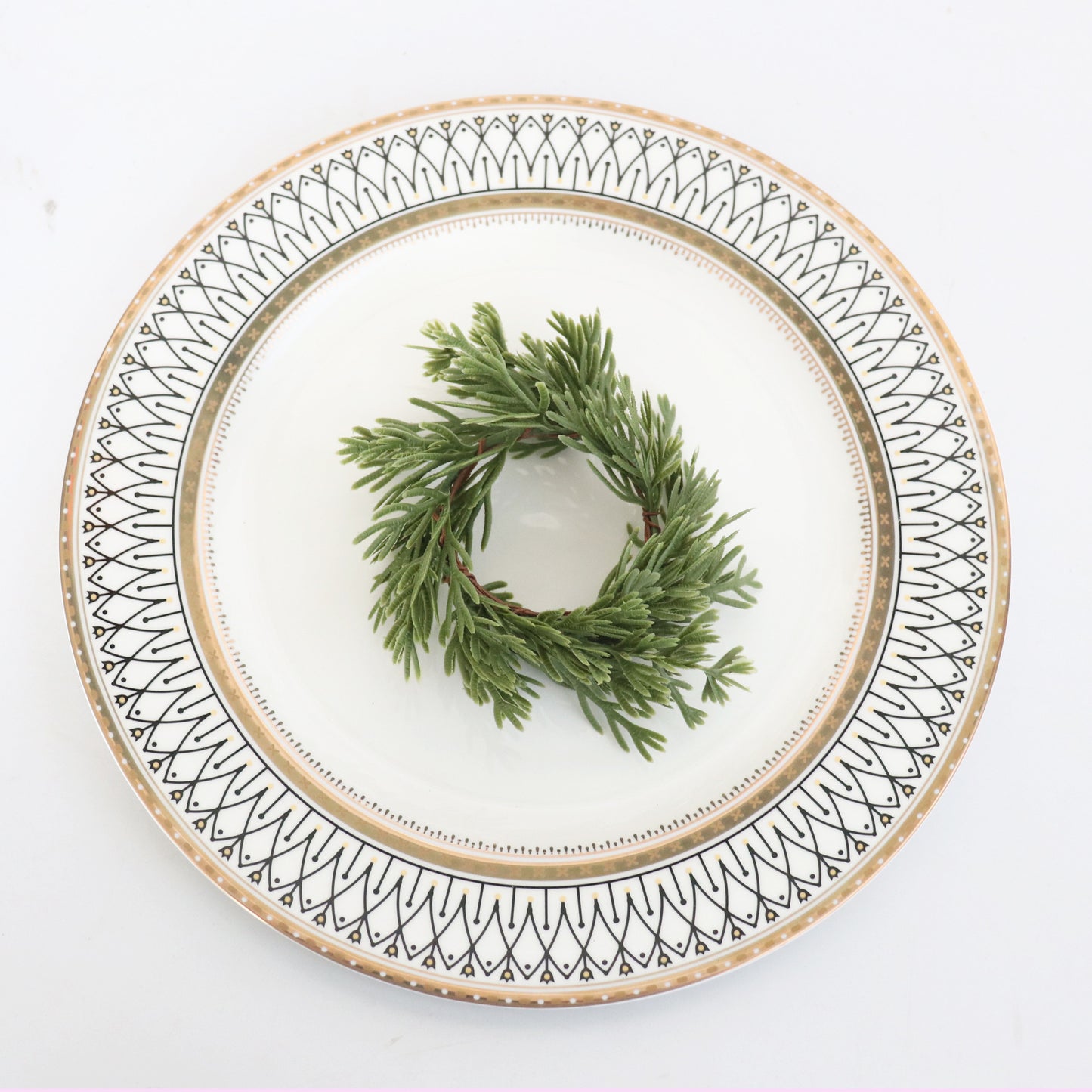 25 Pine And Cypress Pine Needle Pe Soft Rubber Mini Christmas Candle Holder Rings Hotel Christmas Napkin Rings Home Decor