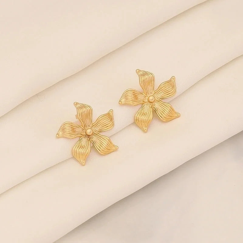 1 Pair Elegant Minimalist Sunflower Flower Plating 304 Stainless Steel 18K Gold Plated Ear Studs