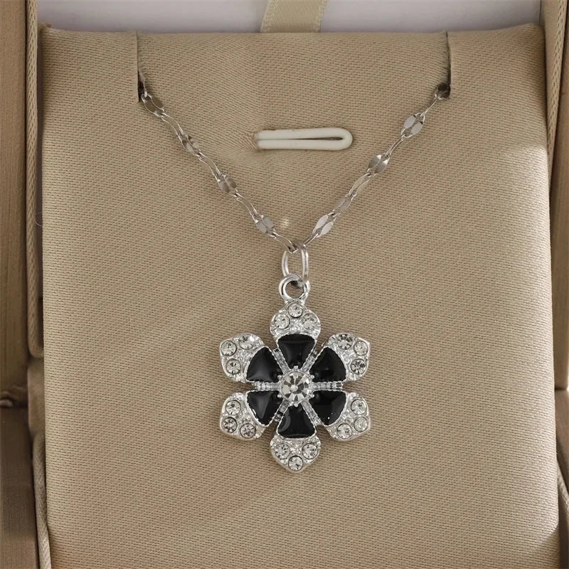 Minimalist Classic Style Cross Flower Butterfly 201 Stainless Steel Imitation Pearl Zinc Alloy Rhinestones 18K Gold Plated Enamel Diamond Pendant Necklace