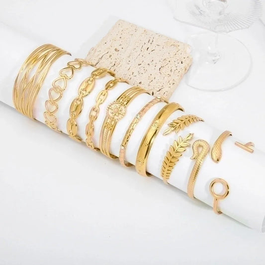 Modern Style Geometric Heart Shape Snake 304 Stainless Steel 18K Gold Plated Bangle In Bulk