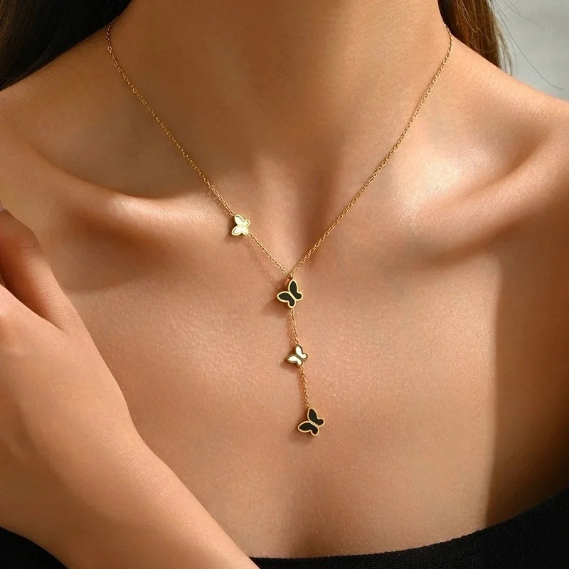 50 Pieces Casual Vacation Minimalist Parthenocissus Grass Round Butterfly 201 Stainless Steel Shell 18K Gold Plated Inlay Pendant Necklace