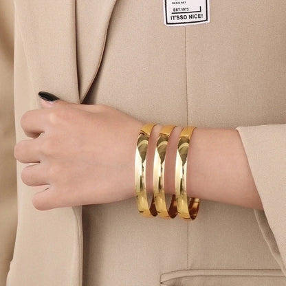 Minimalist Round Stainless Steel 18K Gold Plated Bangle In Bulk