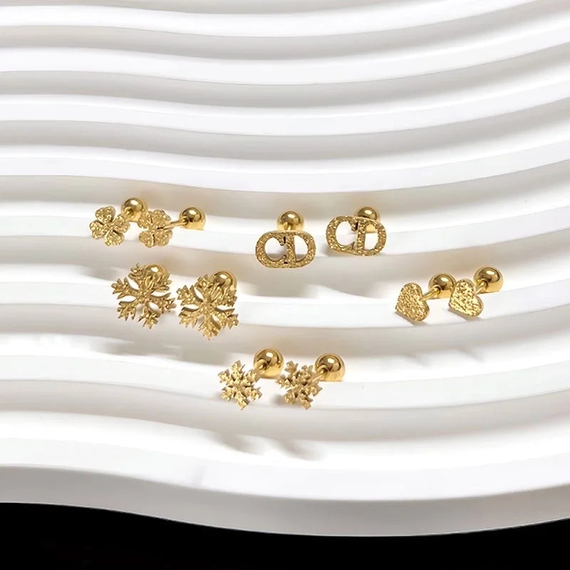 1 Piece Minimalist Four Leaf Clover Heart Shape Snowflake Plating Titanium Steel Ear Studs