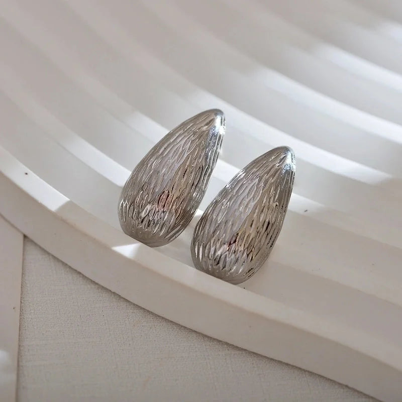 1 Pair Elegant Solid Color Pleated Titanium Steel Gold Plated Ear Studs