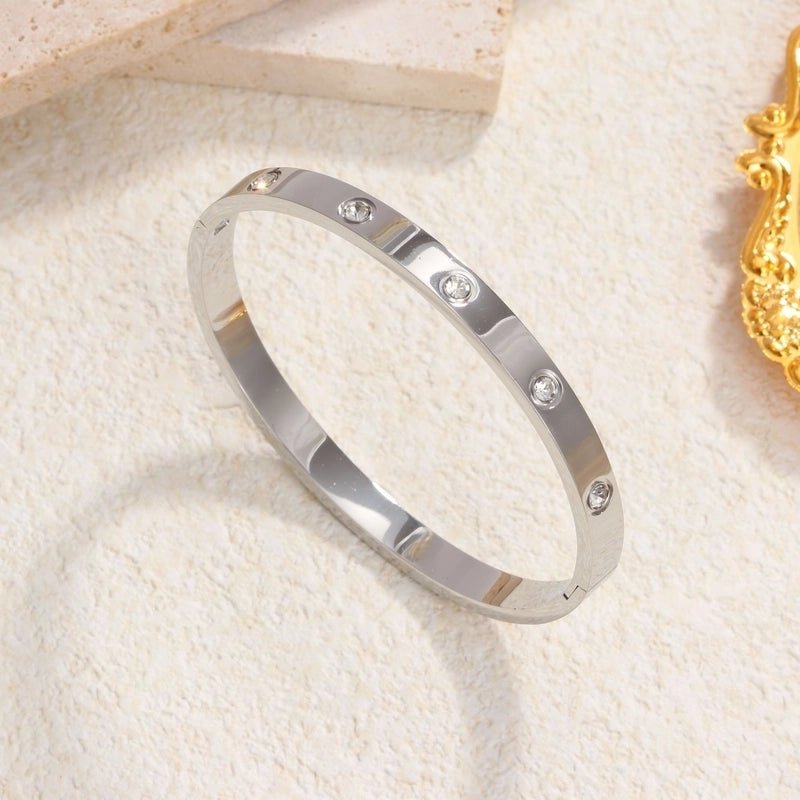 Elegant Geometric Round Titanium Steel 18K Gold Plated Rhinestones Shell Bangle In Bulk