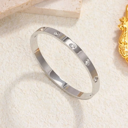 Elegant Geometric Round Titanium Steel 18K Gold Plated Rhinestones Shell Bangle In Bulk