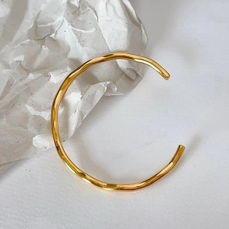 Luxurious Romantic Solid Color Stainless Steel Plating 18k Gold Plated Bangle