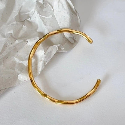 Luxurious Romantic Solid Color Stainless Steel Plating 18k Gold Plated Bangle