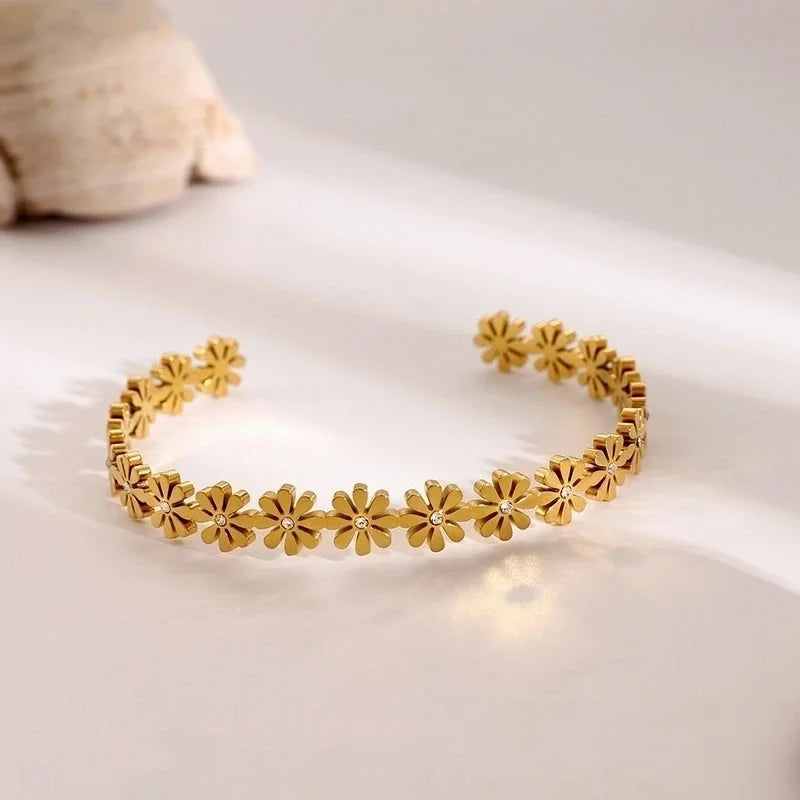 Minimalist Classic Style Flower 304 Stainless Steel Rhinestones Bangle In Bulk