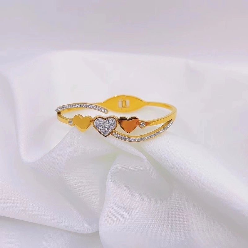 Casual Retro Punk Heart Shape Titanium Steel Artificial Diamond Bangle In Bulk