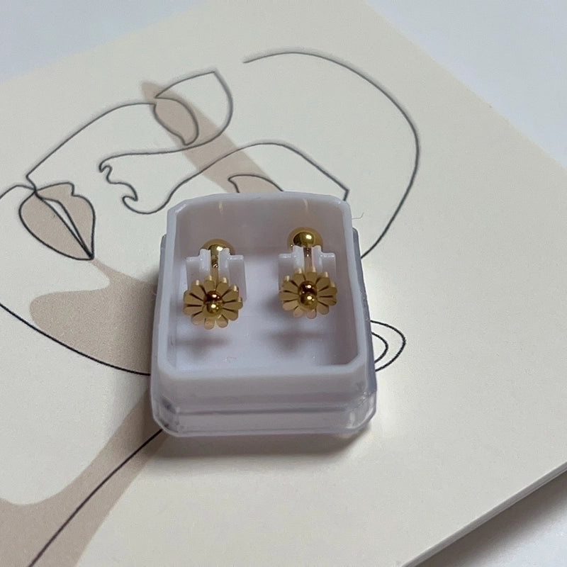 1 Pair Sweet Cross Heart Shape Snowflake Plating 304 Stainless Steel Titanium Steel 18K Gold Plated Cartilage Earrings