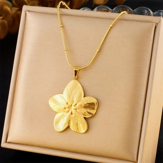 Minimalist Flower 304 Stainless Steel 18K Gold Plated Pendant Necklace