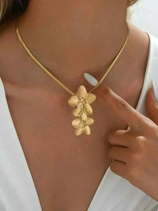 Classical Exaggerated Flower 304 Stainless Steel Pendant Necklace