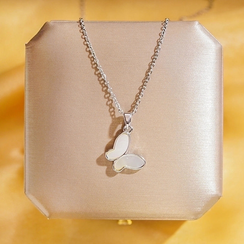 304 Stainless Steel Copper 18K Gold Plated K Gold Plated Cute Inlay Flower Butterfly Acrylic Shell Zircon Pendant Necklace