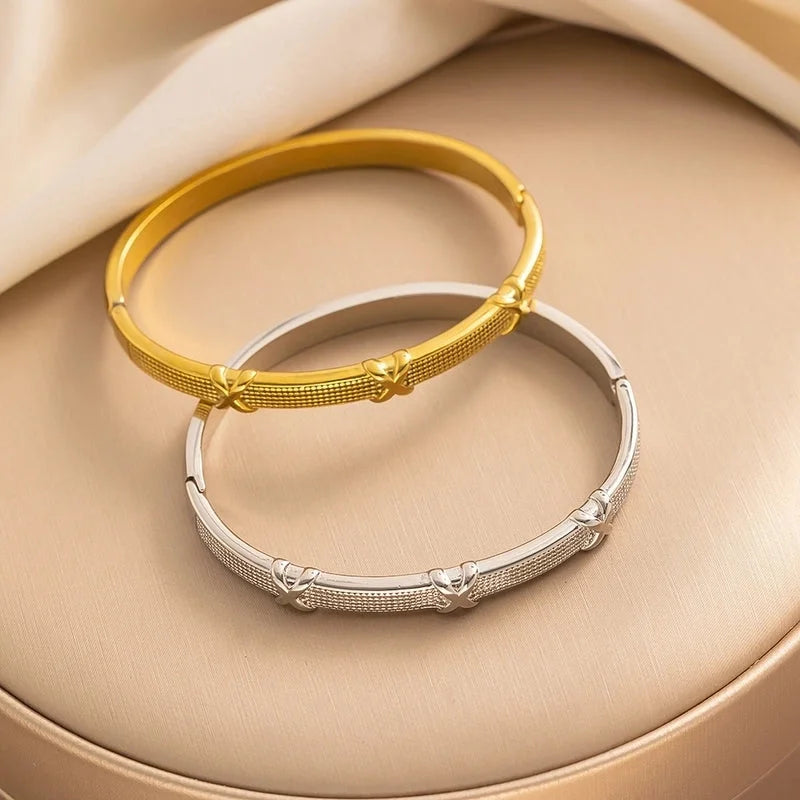 Casual Minimalist Heart Shape Flower Titanium Steel Rhinestones Bangle In Bulk