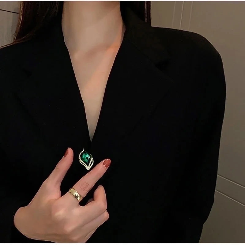 Sweet Pin Rabbit Swan Snowflake Copper Plating Women's Brooches