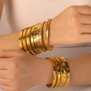 Vintage Style Minimalist Classic Style Geometric 304 Stainless Steel 18K Gold Plated Zircon Bangle In Bulk