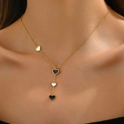 50 Pieces Casual Vacation Minimalist Parthenocissus Grass Round Butterfly 201 Stainless Steel Shell 18K Gold Plated Inlay Pendant Necklace