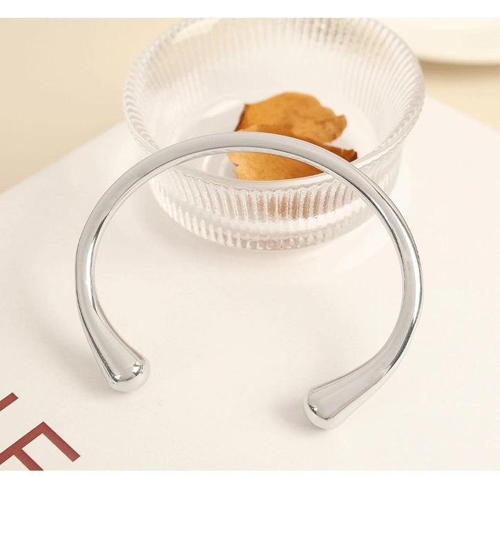 Modern Style Classic Style Water Droplets Solid Color 304 Stainless Steel Titanium Steel 18K Gold Plated Bangle In Bulk