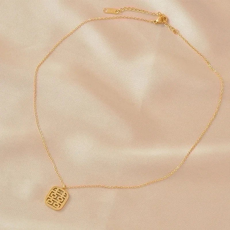 Sweet Minimalist Round Chinese Character Flower Titanium Steel Inlay Rhinestones Shell Pendant Necklace