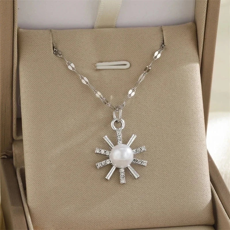 Minimalist Classic Style Cross Flower Butterfly 201 Stainless Steel Imitation Pearl Zinc Alloy Rhinestones 18K Gold Plated Enamel Diamond Pendant Necklace