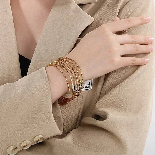 Vintage Style Solid Color 304 Stainless Steel 18K Gold Plated Bangle In Bulk