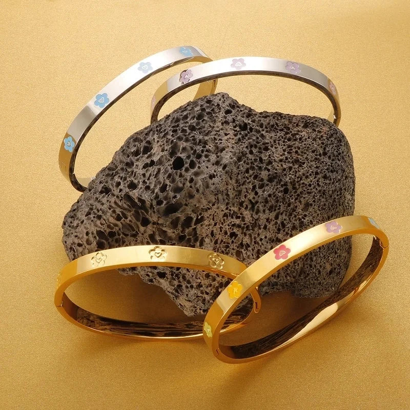 Elegant Heart Shape Flower Titanium Steel Bangle In Bulk