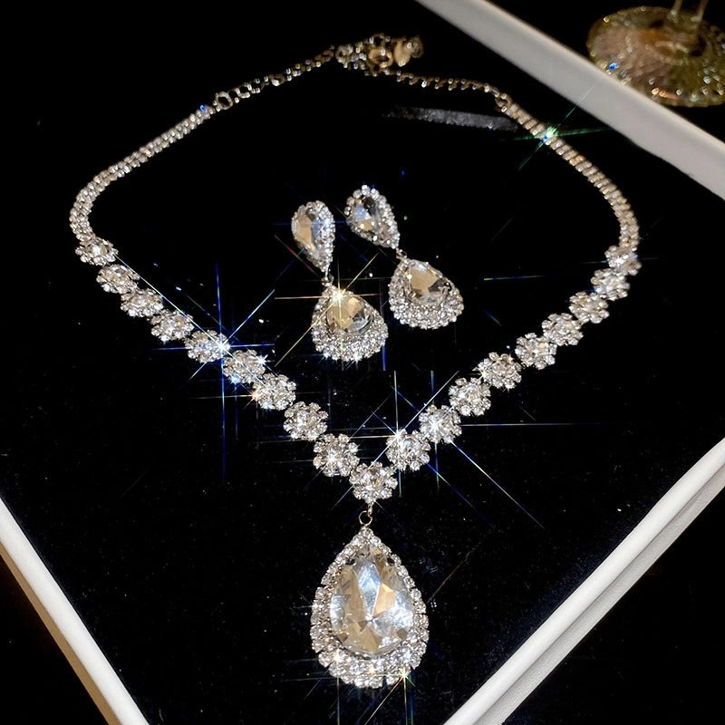 Explosions Zircon Diamond Geometric Necklace Earrings Suit Light Luxury Clavicle Chain High Sense Temperament Jewelry