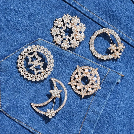 Sweet Minimalist Pentagram Moon Snowflake Artificial Gemstones Artificial Pearl Alloy Plating Inlay Artificial Pearls Artificial Diamond Women's Brooches