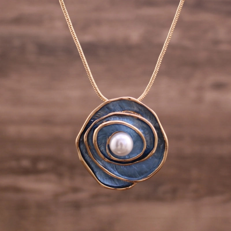 Elegant Flower Artificial Pearls Zinc Alloy Pendant Necklace