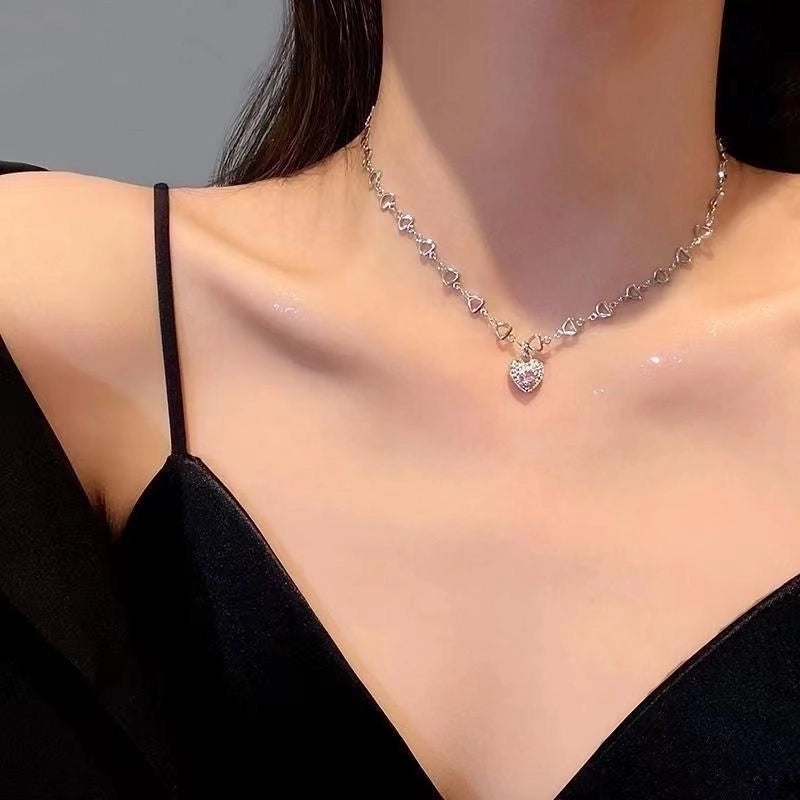 Love Stitching Pearl Japanese And Korean Necklace Design High-grade Light Luxury Niche Clavicle Chain New Women\'s Necklace
