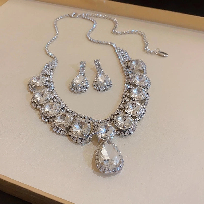 Explosions Zircon Diamond Geometric Necklace Earrings Suit Light Luxury Clavicle Chain High Sense Temperament Jewelry