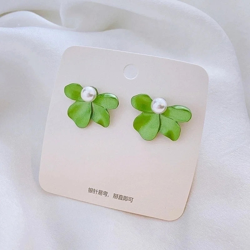 1 Pair Fairy Style Sweet Leaf Flower Spray Paint Inlay Imitation Pearl Alloy Opal Zircon Earrings