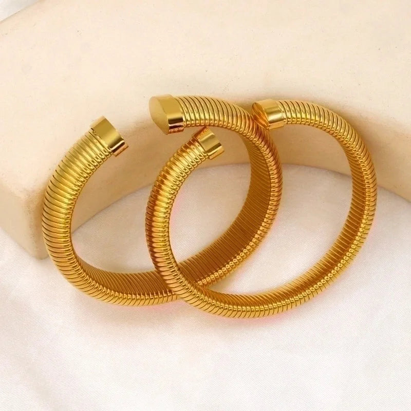 Minimalist Classic Style Solid Color 304 Stainless Steel 18K Gold Plated Bangle In Bulk