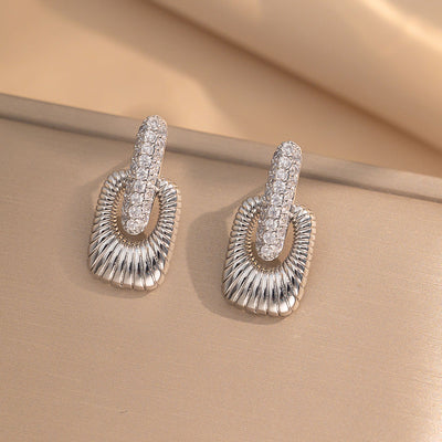 2 Pieces Moderate Luxury Flower Copper Diamond Inlay Stud Earrings