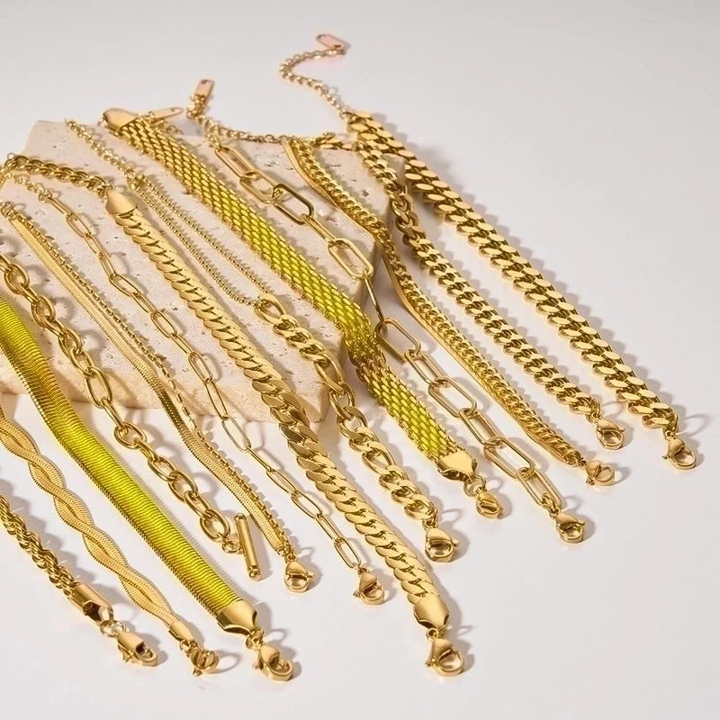 Modern Style Geometric 201 Stainless Steel 18K Gold Plated Bracelets In Bulk