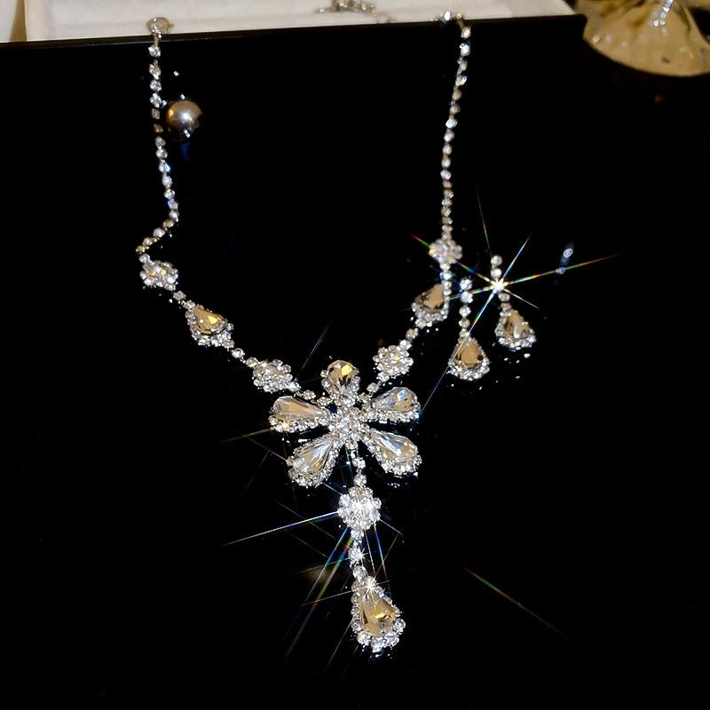 Explosions Zircon Diamond Geometric Necklace Earrings Suit Light Luxury Clavicle Chain High Sense Temperament Jewelry