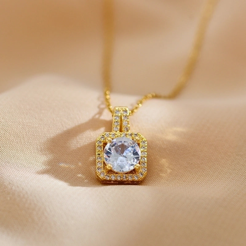 Minimalist Round Copper Plating Inlay Zircon Gold Plated Pendant Necklace