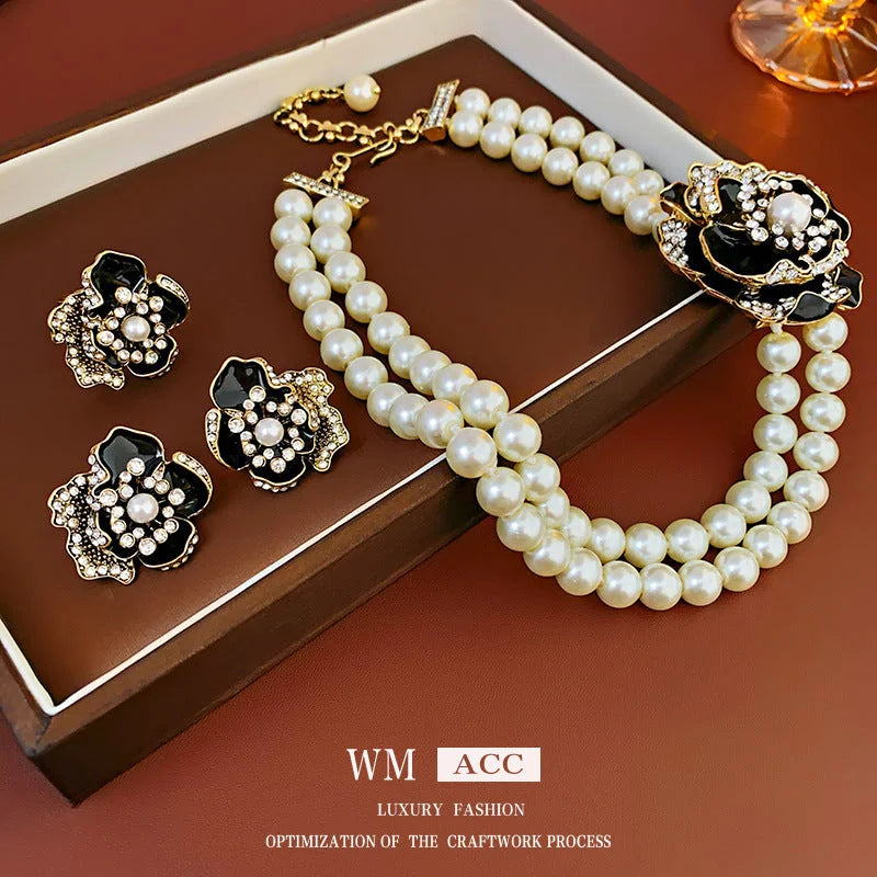 Medieval Flower Flower Alloy Electroplating Necklaces