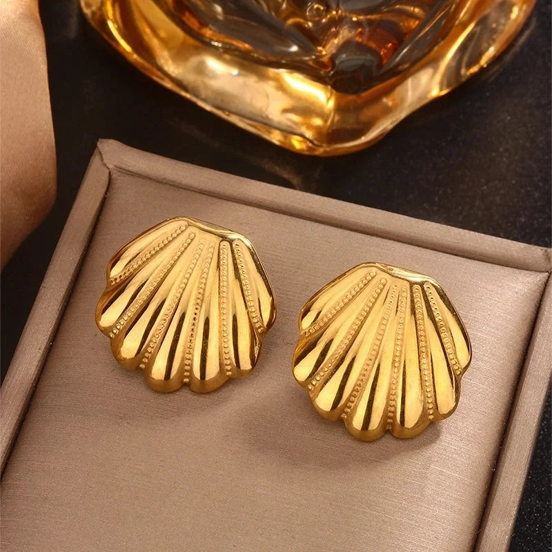 1 Pair IG Style Retro Maple Leaf Shell Lightning Plating Pleated 304 Stainless Steel 18K Gold Plated Ear Studs