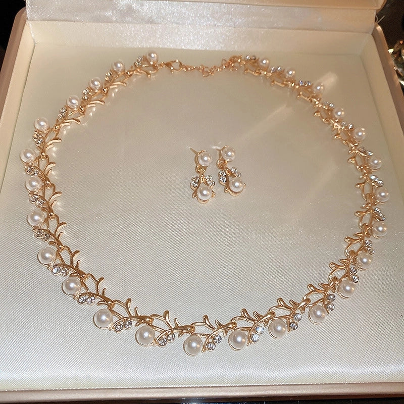 Explosions Zircon Diamond Geometric Necklace Earrings Suit Light Luxury Clavicle Chain High Sense Temperament Jewelry