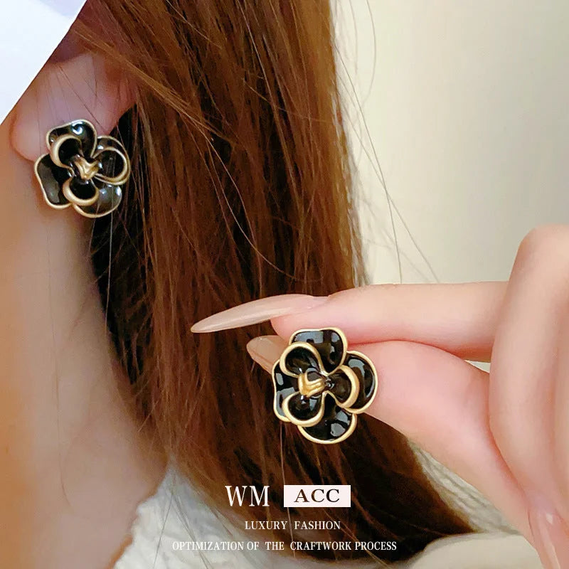 Chic Pearl Geometric Flower Alloy Pearl Inlay Earrings